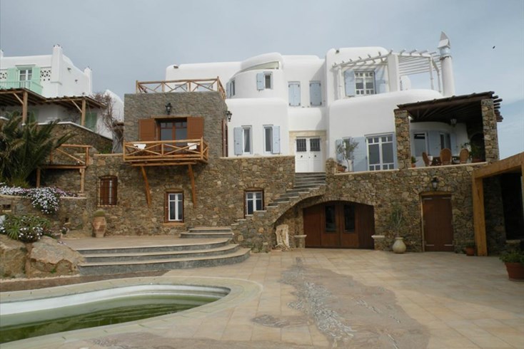 Realty photo 2