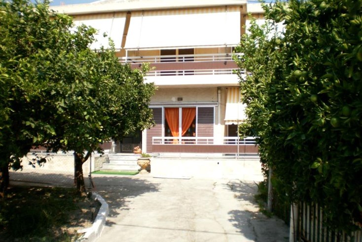 Realty photo 1