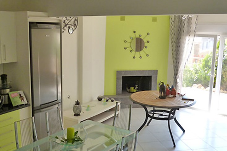 Realty photo 1