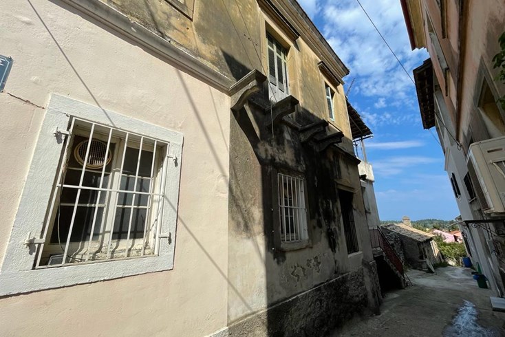 Realty photo 2