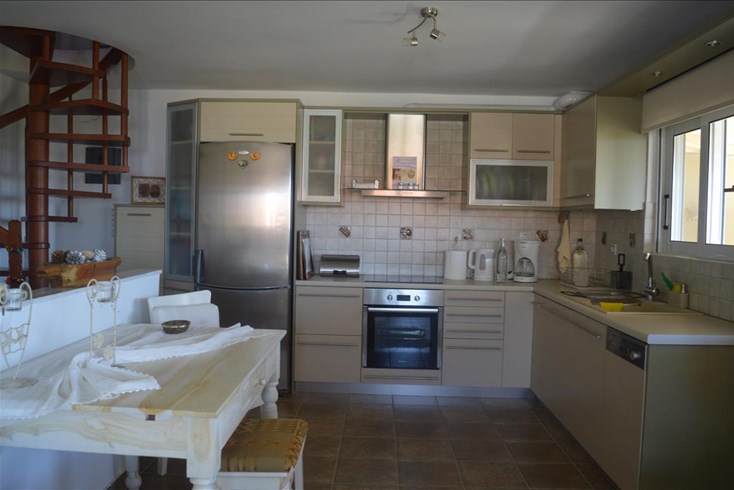 Realty photo 2