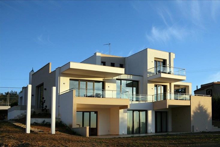 Realty photo 1