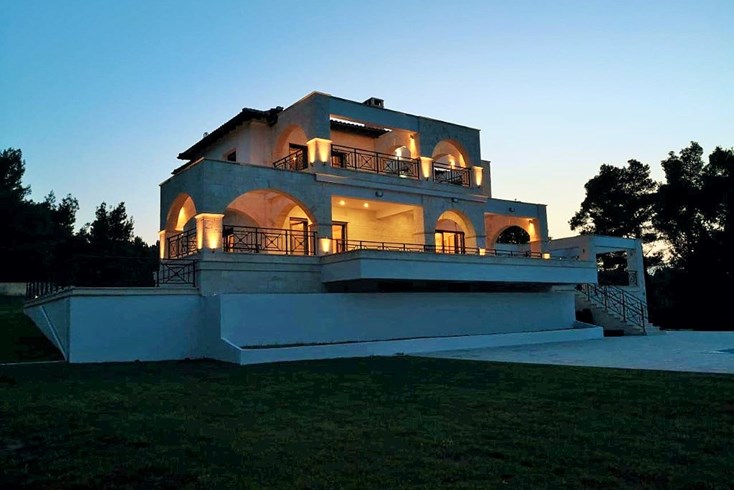 Realty photo 2