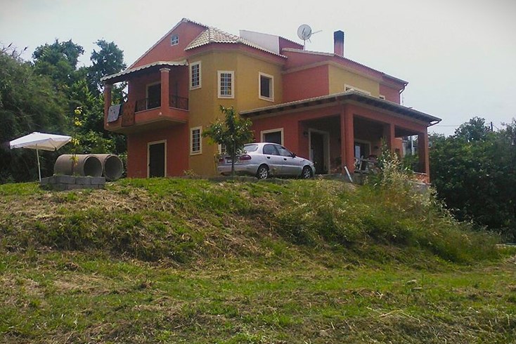 Realty photo 2