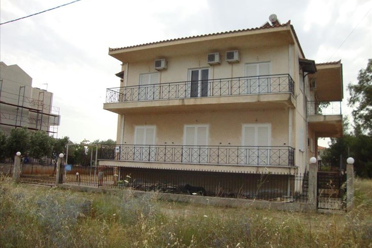 Realty photo 1