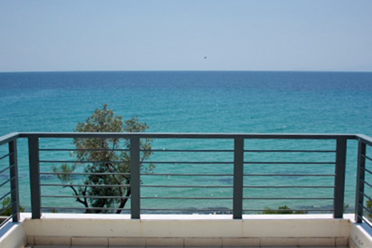 Realty photo 1