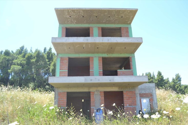 Realty photo 1