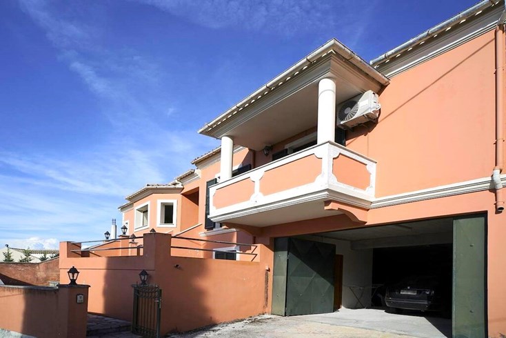 Realty photo 3