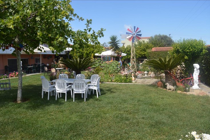 Realty photo 1