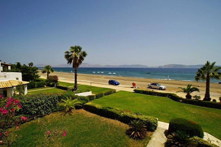 Realty photo 1