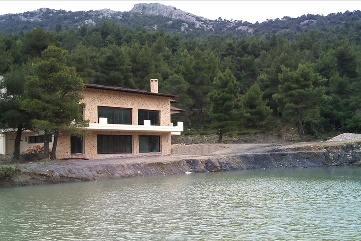 Realty photo 3