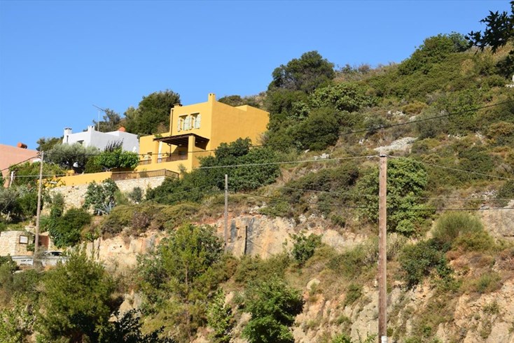 Realty photo 2