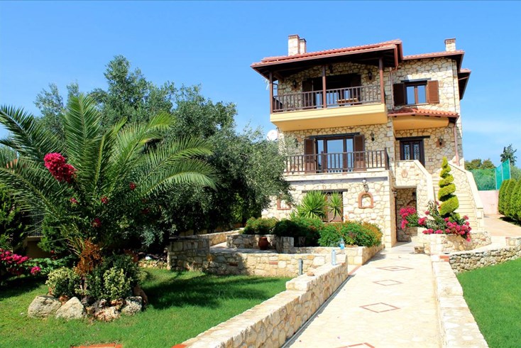 Realty photo 1