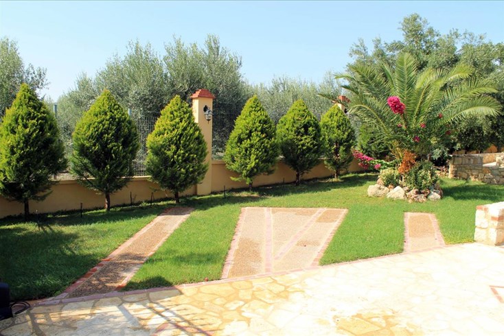 Realty photo 3