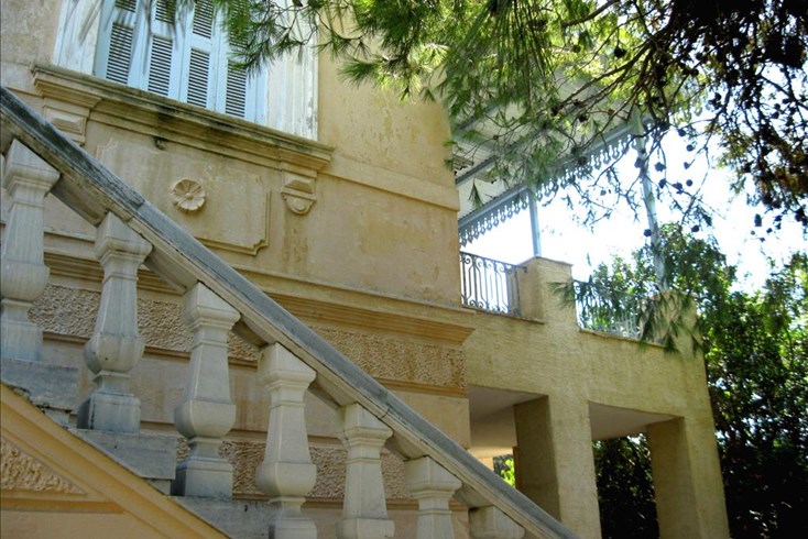 Realty photo 1