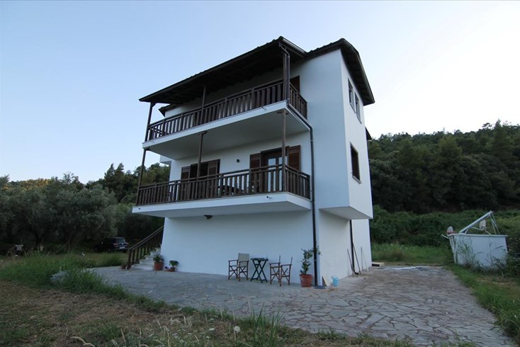Realty photo 1