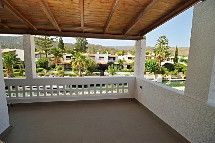 Realty photo 1