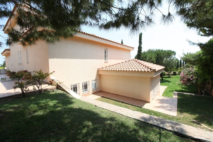 Realty photo 2