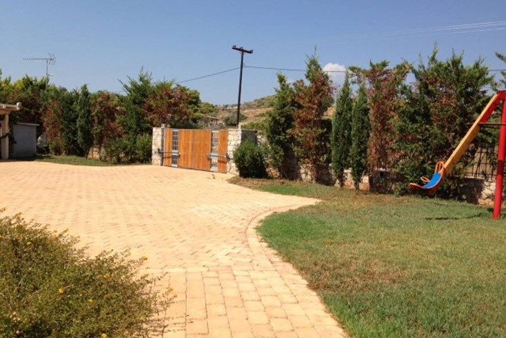 Realty photo 1