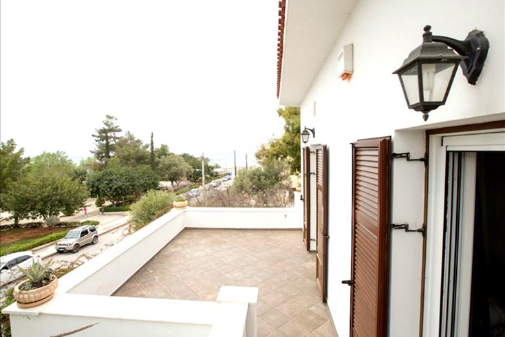 Realty photo 1