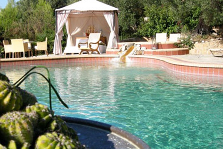 Realty photo 1