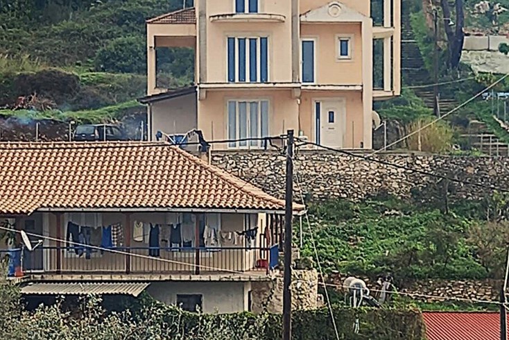 Realty photo 2