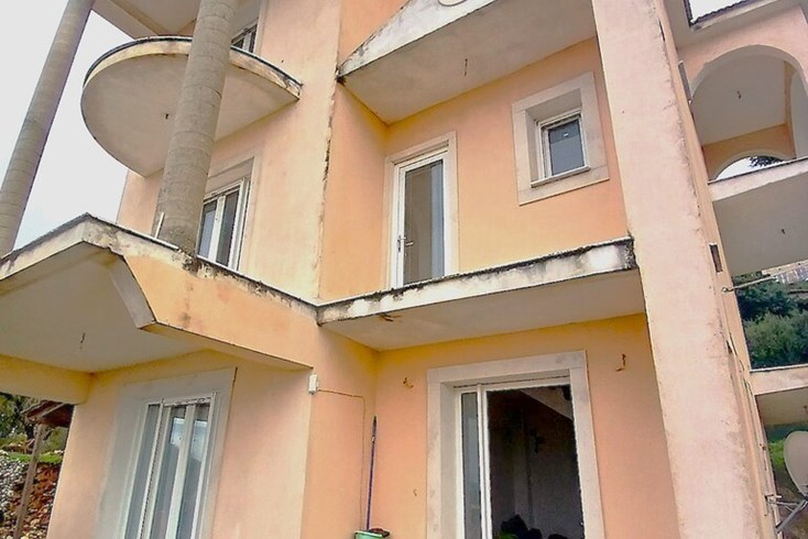 Realty photo 3
