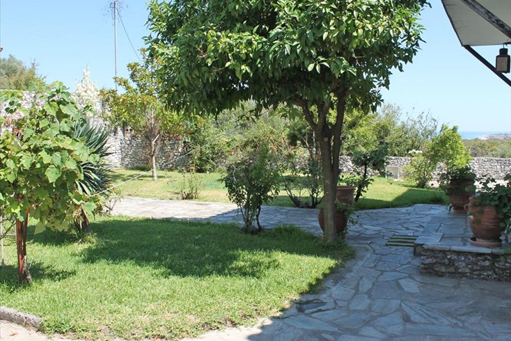 Realty photo 2