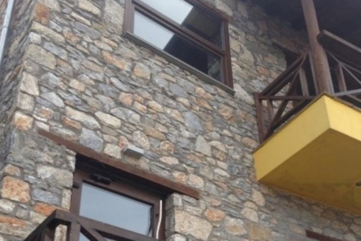 Realty photo 1