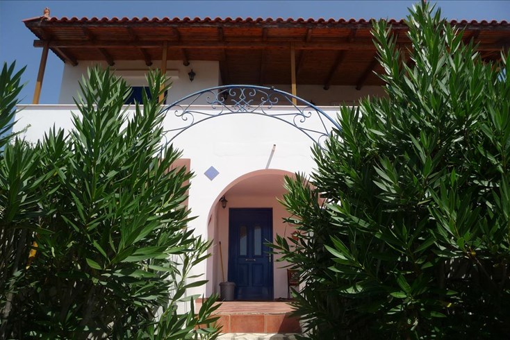 Realty photo 1