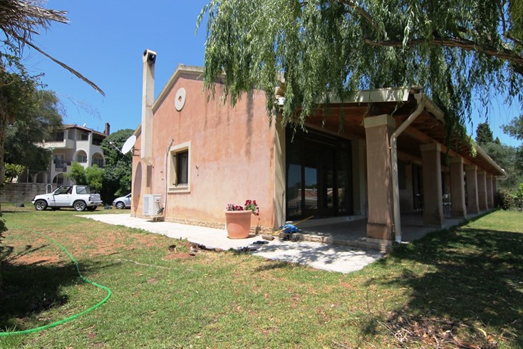 Realty photo 2