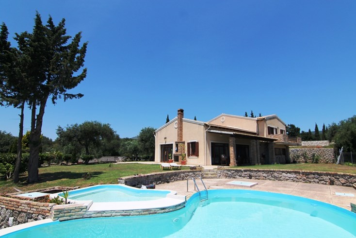 Realty photo 1