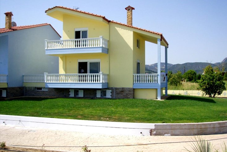 Realty photo 1