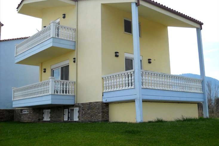 Realty photo 2
