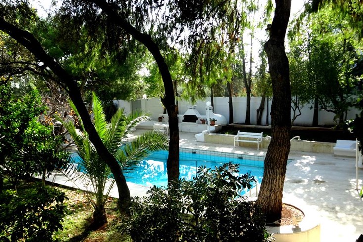 Realty photo 1
