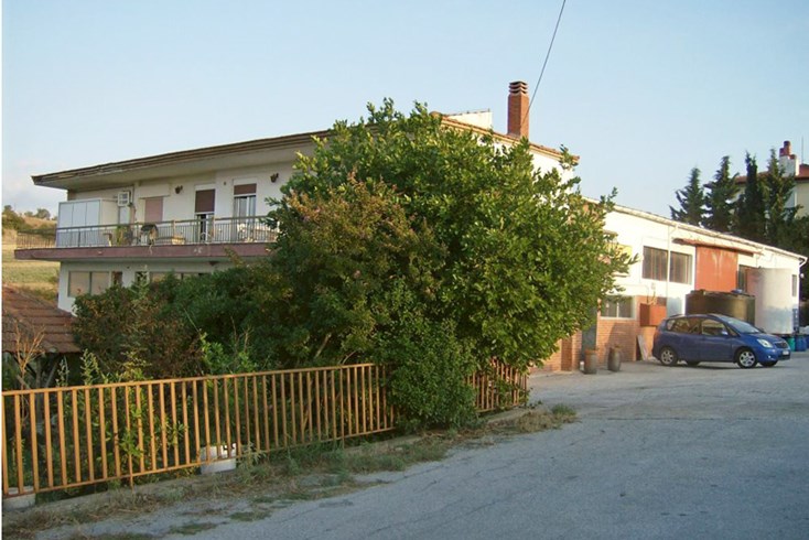 Realty photo 1
