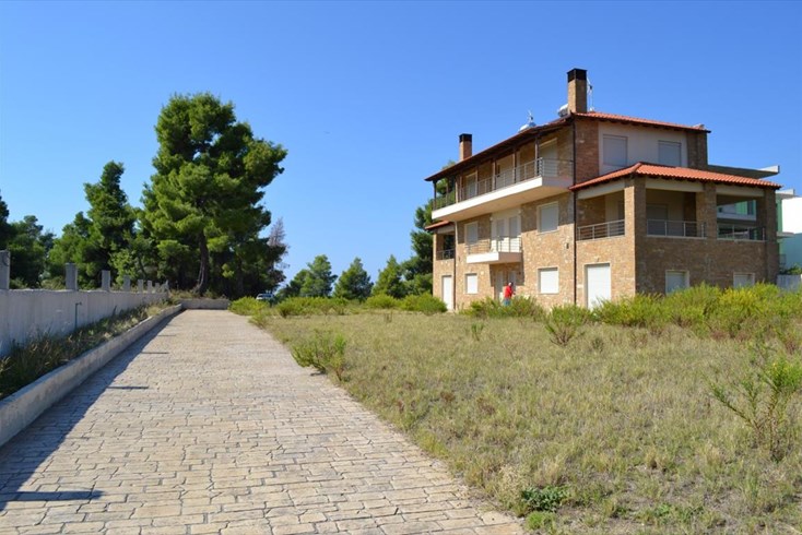 Realty photo 2