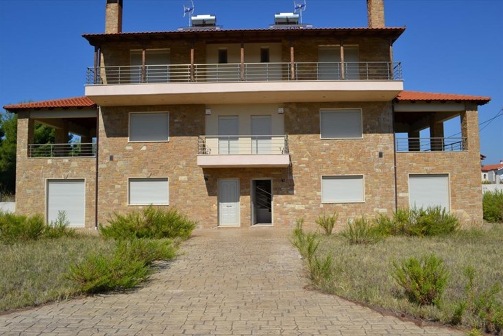 Realty photo 1
