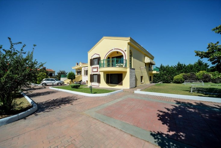Realty photo 1