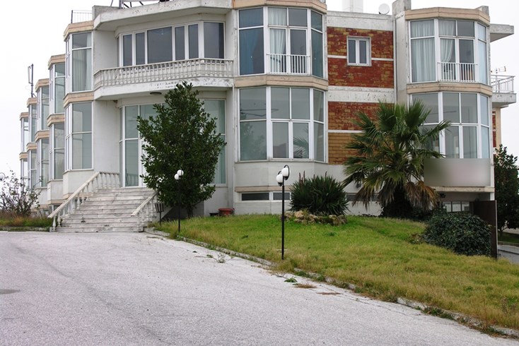 Realty photo 2