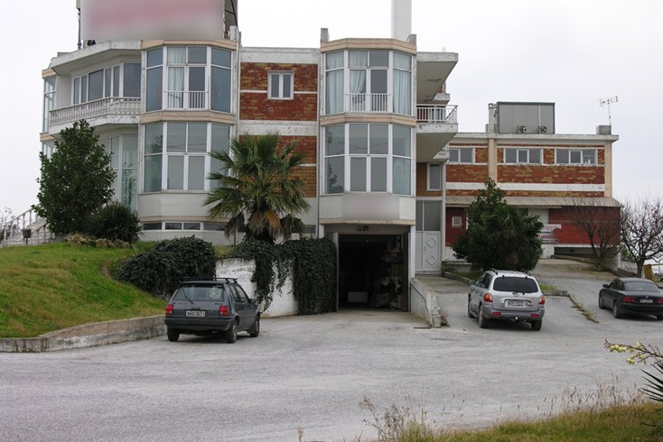 Realty photo 3