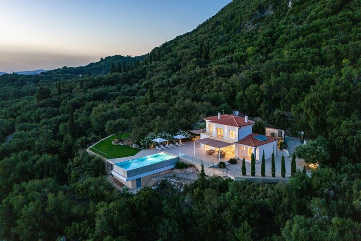Realty photo 2