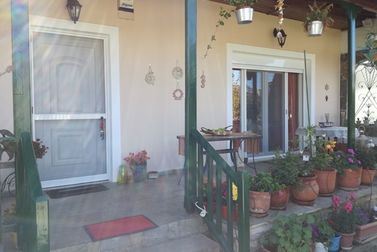 Realty photo 1
