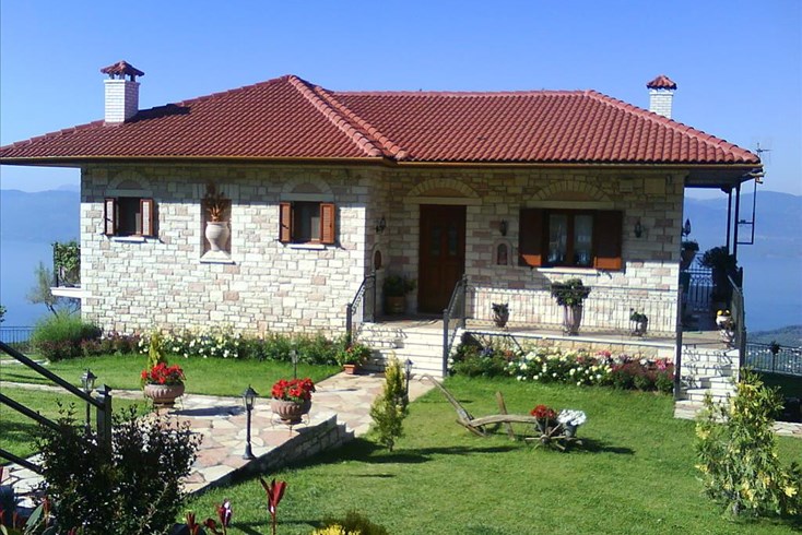 Realty photo 2