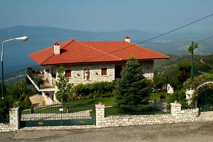 Realty photo 1