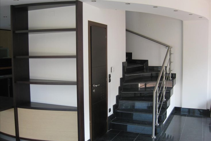 Realty photo 2