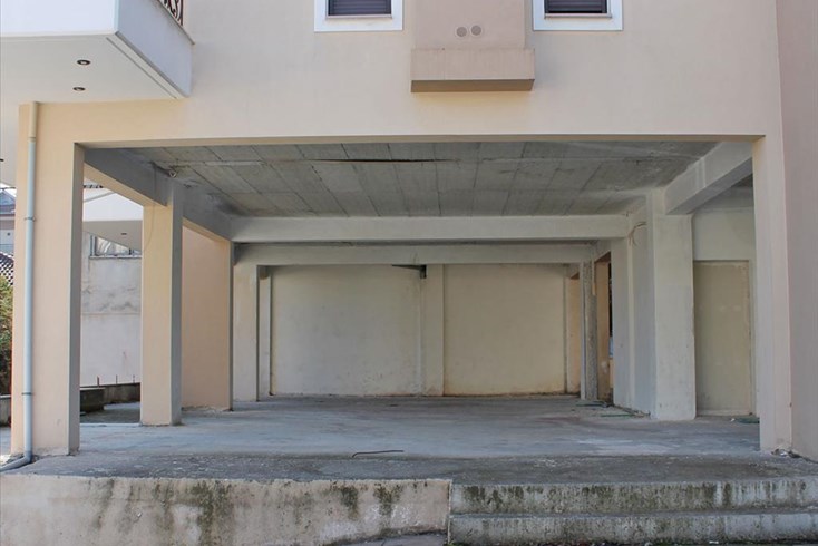 Realty photo 2