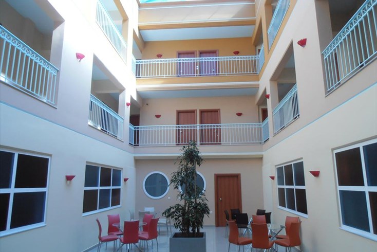 Realty photo 3