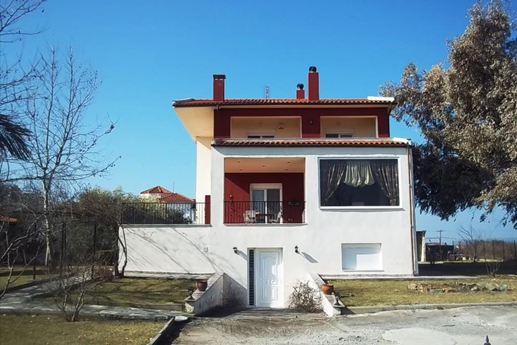 Realty photo 1