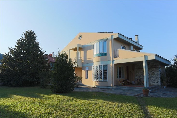 Realty photo 1